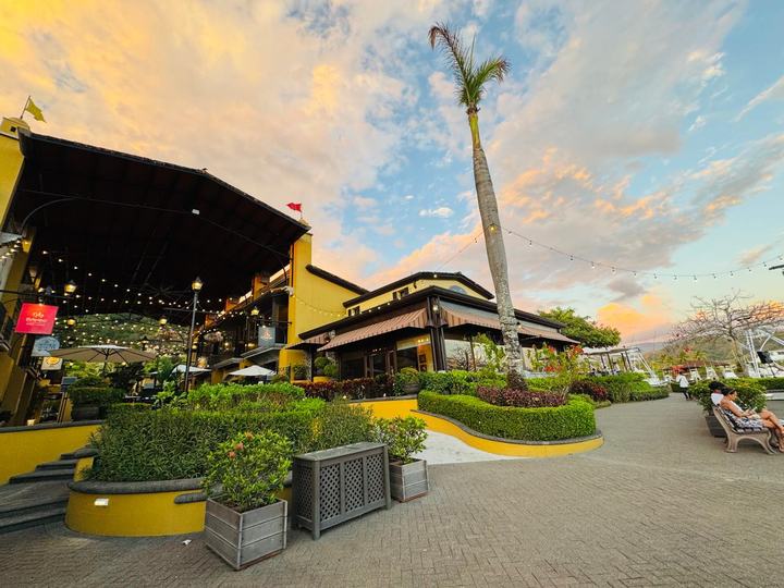 Restaurantes en Marina Village de Los Sueños
