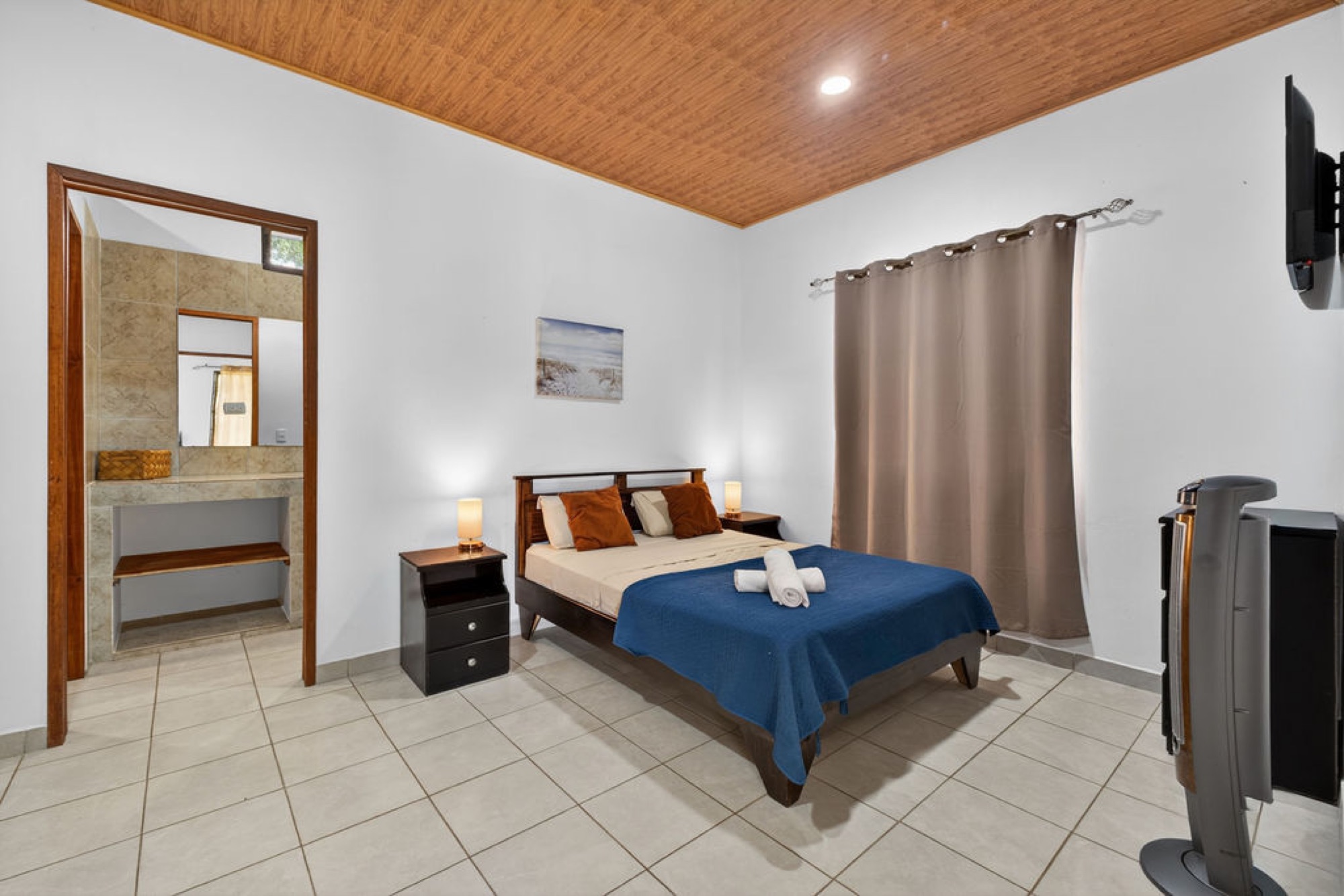 Second bedroom with ensuite bathroom